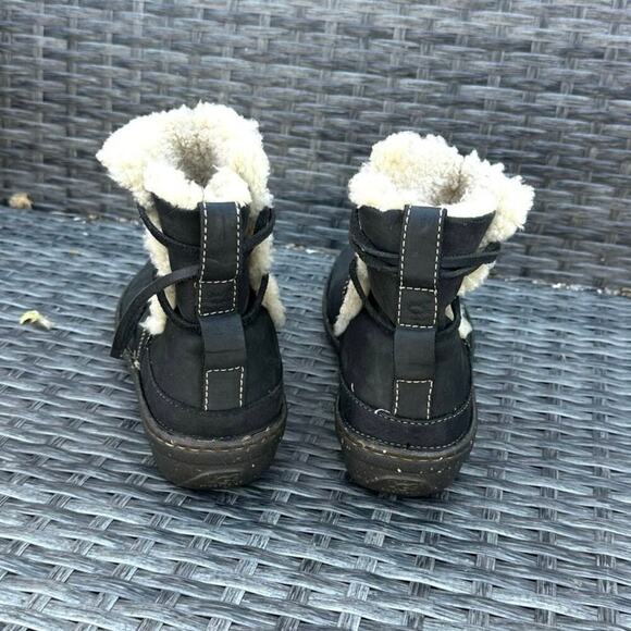 UGG Australia Cove Black‎ Fuzzy Lined Leather Ankle Boots Women’s Size 9 - Picture 14 of 15